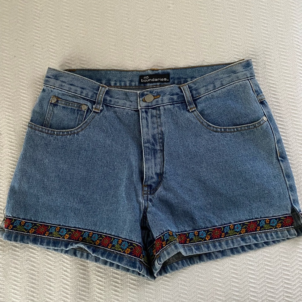 Juniors no boundaries jean shorts